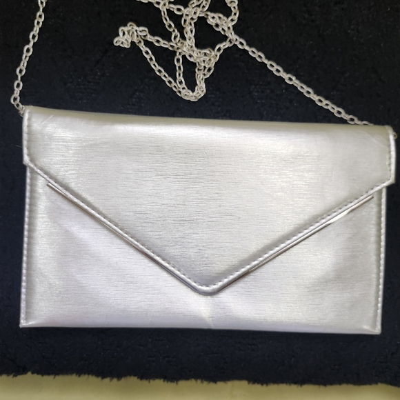 Chic Silver Envelope Clutch - Picture 2 of 5